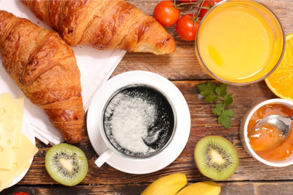 desayuno con black latte