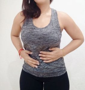 Mujer con molestias de gases