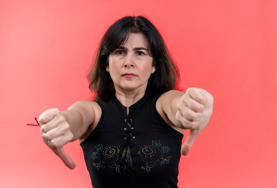 Mujer diciendo que no le gusta IdealFit